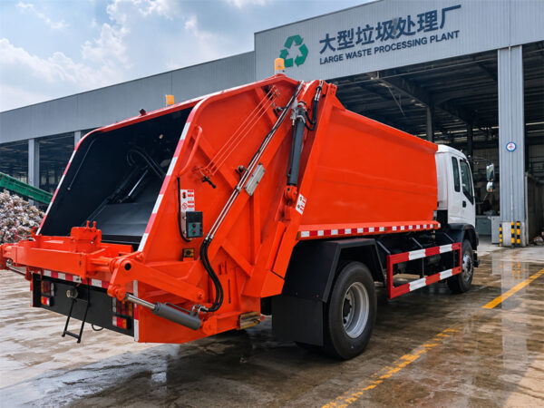 ISUZU Caminhão de coleta de lixo ISUZU 13 CBM com carregamento traseiro