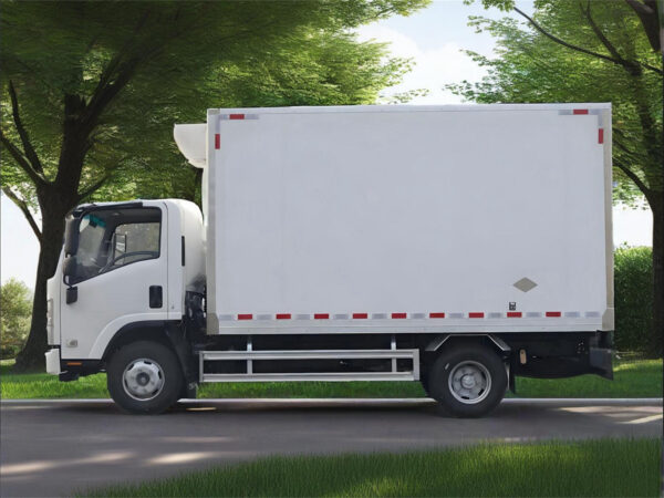 ISUZU Caminhão refrigerado ISUZU 700P de 5 metros